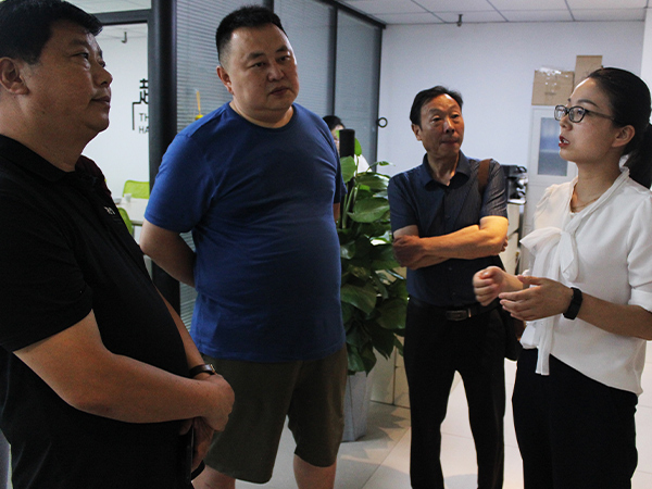 洋县贸易局局长莅临西安宾果生物化工科技有限公司参观